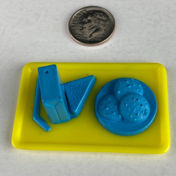 Barbie Toy Accessory Yellow Food Meal Tray Blue Juice Box Straw Sandwich Cookies - Picture 4 of 4